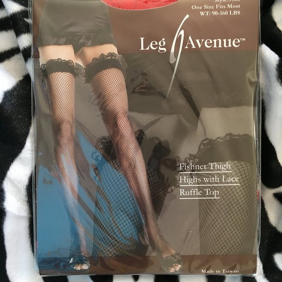 *LEG AVENUE #9906 Thigh High Red Fishnet w Lace Ruffle Band NWT NOS - Picture 1 of 5